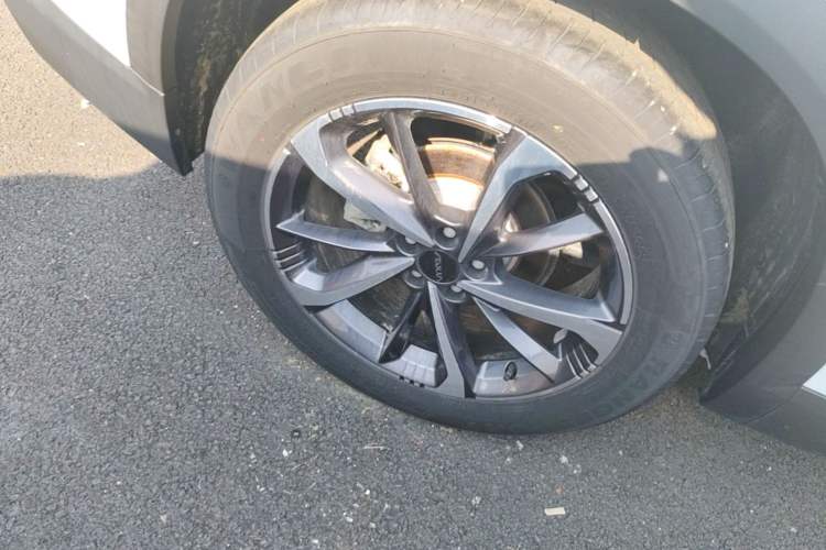 Used Dongfeng Aeolus Mage 2023 DH-i 1.5T Luxury Edition Right Rear Wheel Hub