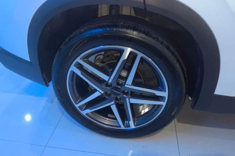 Used Dongfeng Aeolus Mage 2023 DH-i 1.5T Prestige Edition Right Rear Wheel Hub