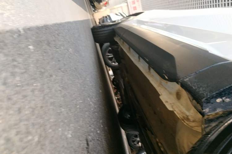 Used Dongfeng Aeolus Mage 2023 1.5T Luxury Edition Right Side Sill