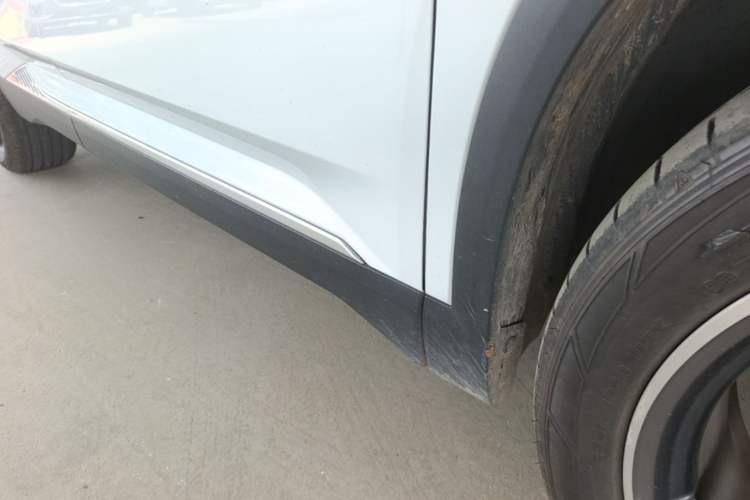 Used Dongfeng Aeolus Mage 2023 DH-i 1.5T Prestige Edition Right Side Sill