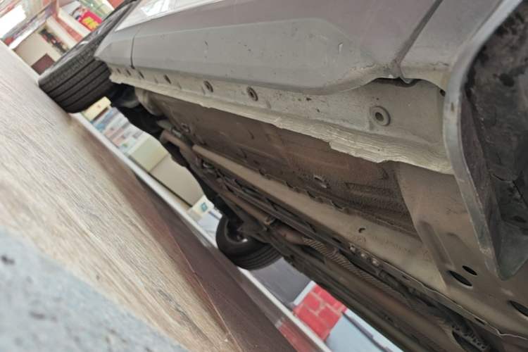 Used Dongfeng Aeolus Mage 2023 DH-i 1.5T Luxury Edition Right Side Sill