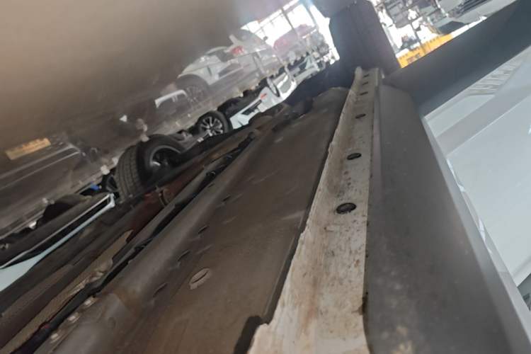 Used Dongfeng Aeolus Mage 2023 DH-i 1.5T Luxury Edition Right Side Sill