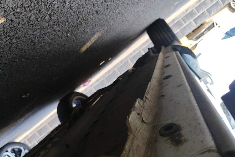 Used Dongfeng Aeolus Mage 2023 DH-i 1.5T Luxury Edition Right Side Sill