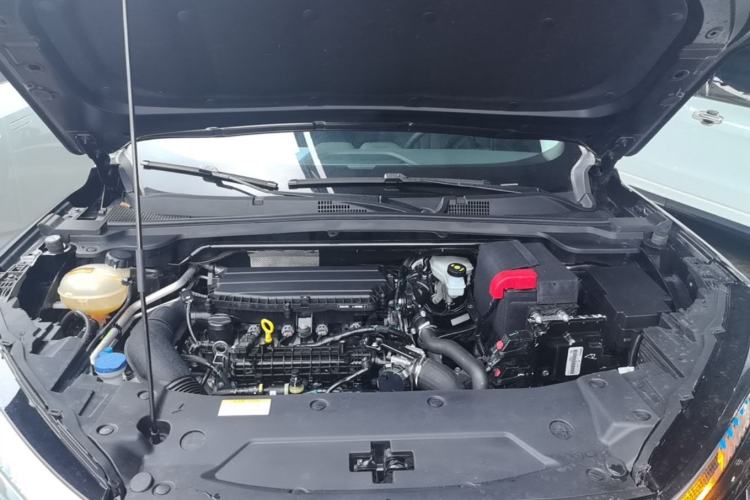 Used Dongfeng Aeolus Mage 2024 Honor Edition 1.5T Luxury Model Engine Bay