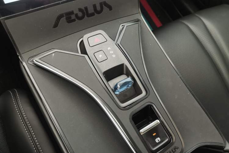 Used Dongfeng Aeolus Mage 2024 Honor Edition 1.5T Luxury Model Gear Lever