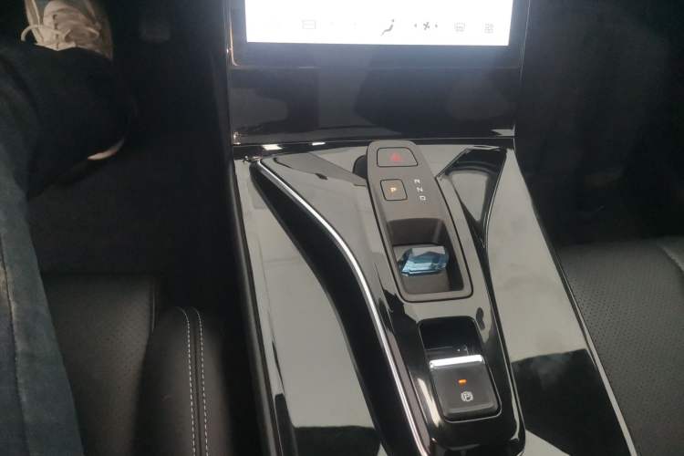 Used Dongfeng Aeolus Mage 2024 Honor Edition 1.5T Luxury Model Gear Lever