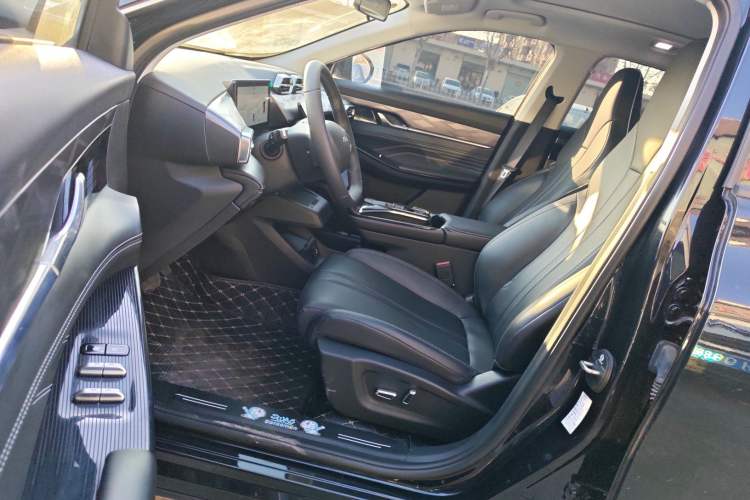 Used Dongfeng Aeolus Mage 2024 Honor Edition 1.5T Luxury Model Interior 3