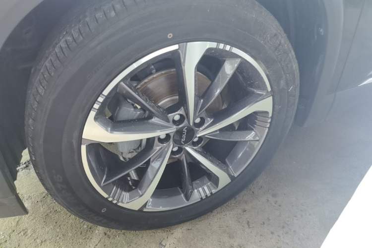 Used Dongfeng Aeolus Mage 2024 Honor Edition 1.5T Luxury Model Left Front Wheel Hub