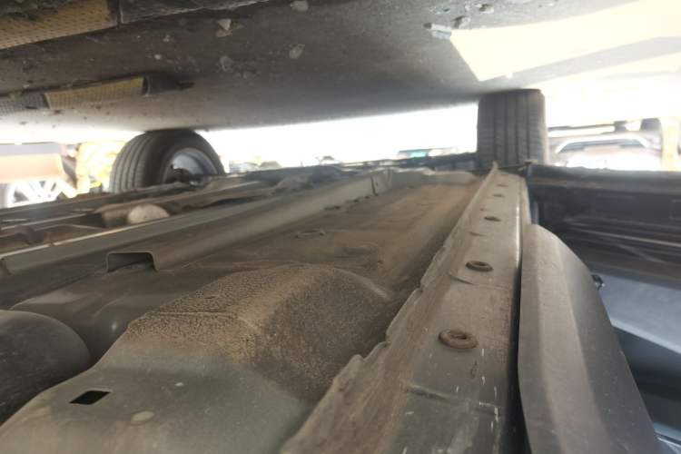 Used Dongfeng Aeolus Mage 2024 Honor Edition 1.5T Luxury Model Left Side Sill