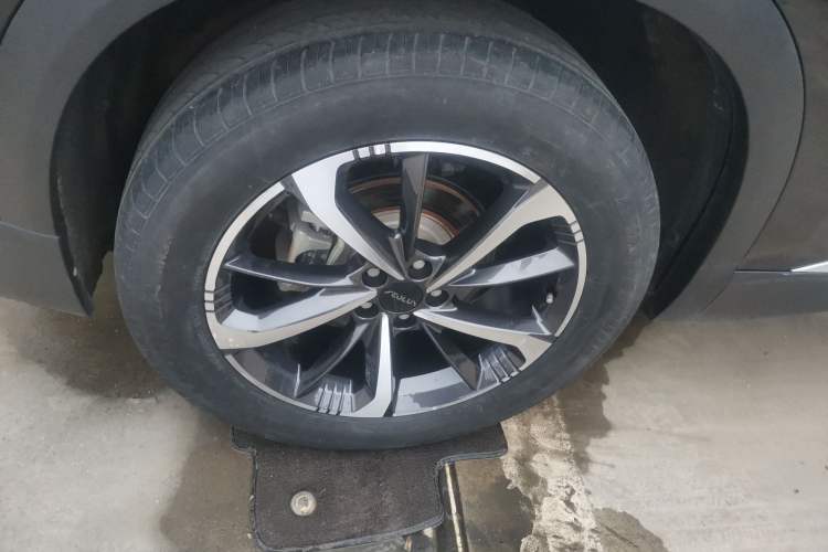 Used Dongfeng Aeolus Mage 2024 Honor Edition 1.5T Luxury Model Right Rear Wheel Hub