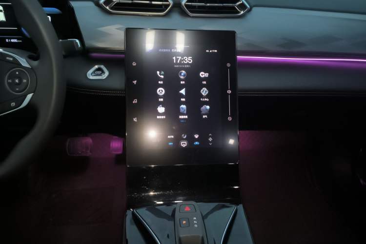 Used Dongfeng Aeolus Mage 2024 Honor Edition 1.5T Fashion Model Audio And AC Panel