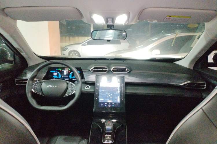 Used Dongfeng Aeolus Mage 2024 Honor Edition 1.5T Fashion Model Center Console