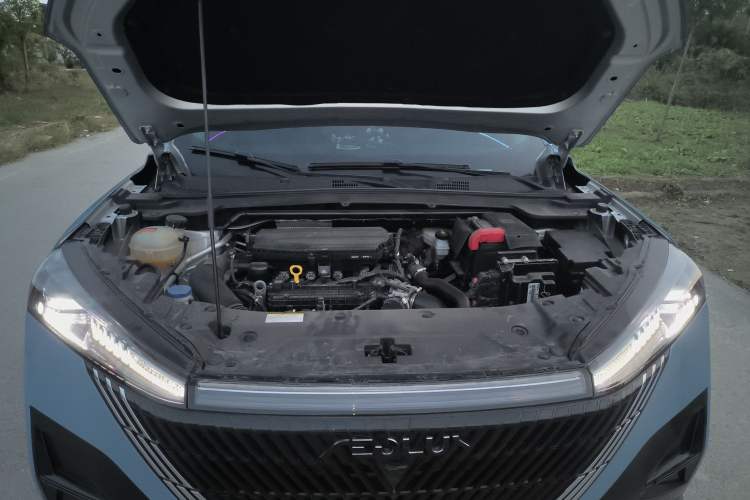 Used Dongfeng Aeolus Mage 2024 Honor Edition 1.5T Fashion Model Engine Bay