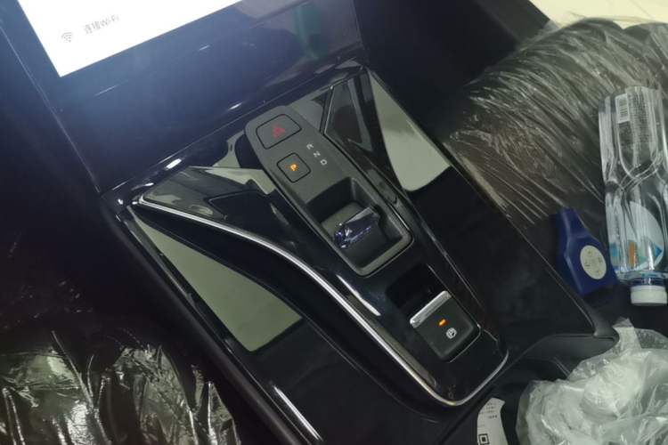 Used Dongfeng Aeolus Mage 2024 Honor Edition 1.5T Premium Model Gear Lever