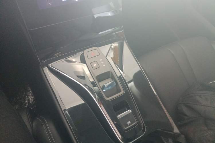 Used Dongfeng Aeolus Mage 2024 Honor Edition 1.5T Fashion Model Gear Lever