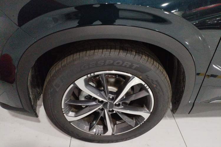 Used Dongfeng Aeolus Mage 2024 Honor Edition 1.5T Fashion Model Left Front Wheel Hub