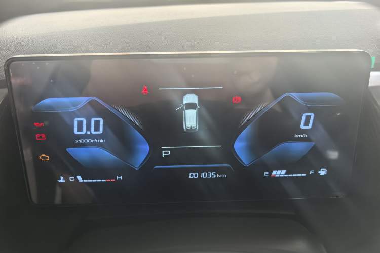 Used Dongfeng Aeolus Mage 2024 Honor Edition 1.5T Fashion Model Odometer Close Up