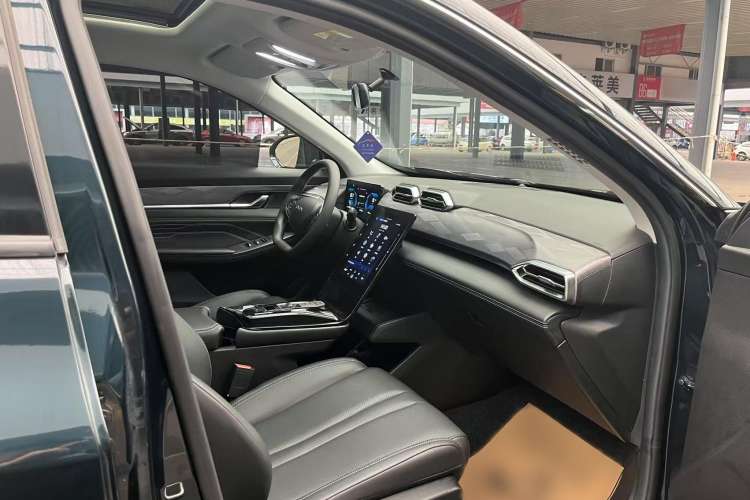 Used Dongfeng Aeolus Mage 2024 Honor Edition 1.5T Fashion Model Right Front Seat