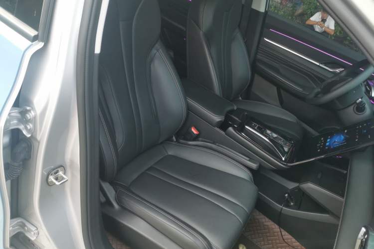 Used Dongfeng Aeolus Mage 2024 Honor Edition 1.5T Fashion Model Right Front Seat