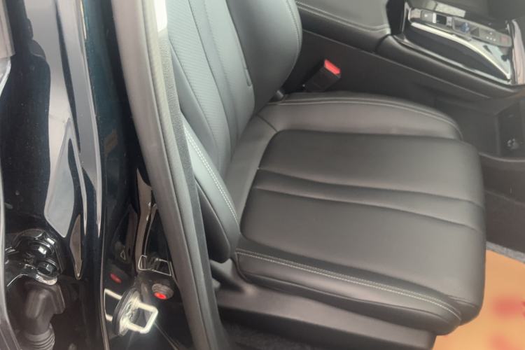 Used Dongfeng Aeolus Mage 2024 Honor Edition 1.5T Fashion Model Right Front Seat