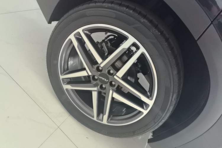 Used Dongfeng Aeolus Mage 2024 Honor Edition 1.5T Premium Model Right Rear Wheel Hub