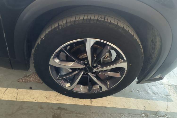 Used Dongfeng Aeolus Mage 2024 HONOR Edition DH-i 1.5T Luxury Model Right Rear Wheel Hub