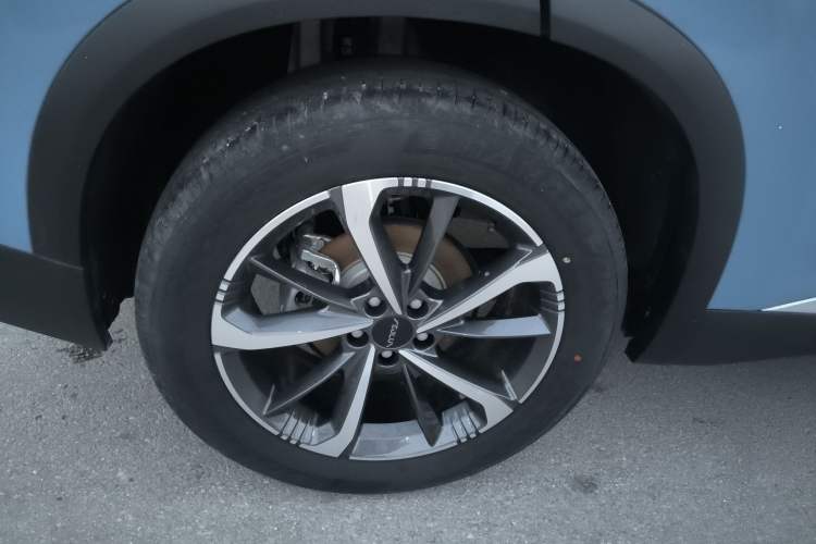 Used Dongfeng Aeolus Mage 2024 Honor Edition 1.5T Fashion Model Right Rear Wheel Hub