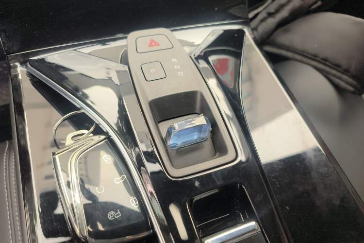 Used Dongfeng Aeolus Mage 2024 Honor Edition 1.5T Luxury Model Gear Lever