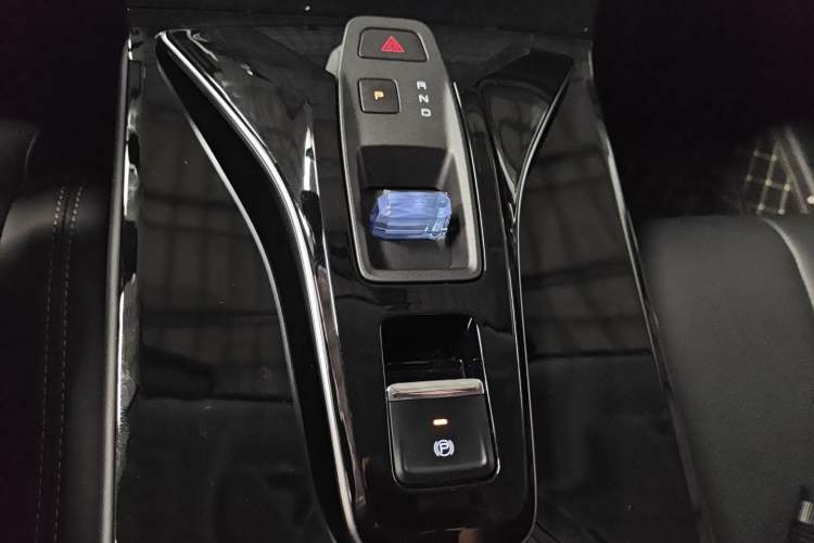 Used Dongfeng Aeolus Mage 2024 HONOR Edition DH-i 1.5T Luxury Model Gear Lever