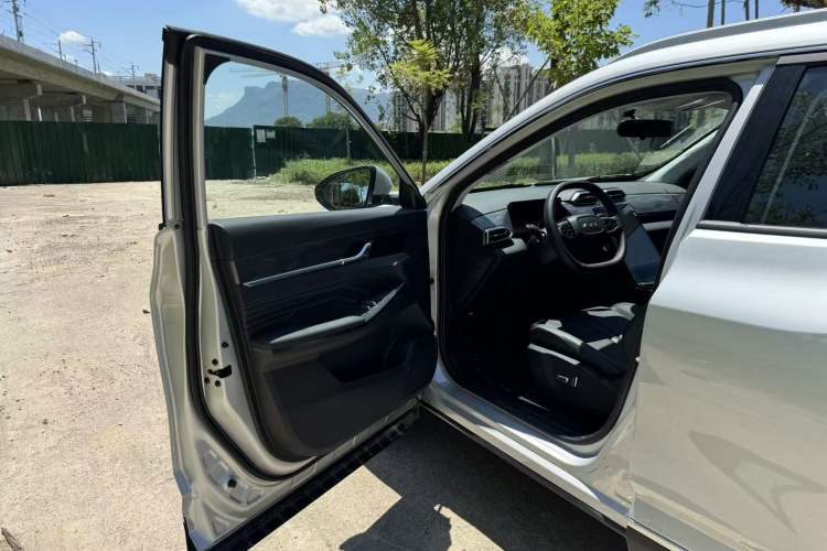 Used Dongfeng Aeolus Mage 2024 HONOR Edition DH-i 1.5T Luxury Model Interior 3