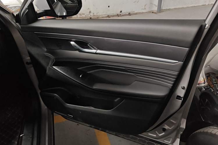 Used Dongfeng Aeolus Mage 2024 HONOR Edition DH-i 1.5T Luxury Model Interior 5