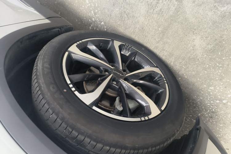 Used Dongfeng Aeolus Mage 2024 Honor Edition 1.5T Luxury Model Left Front Wheel Hub