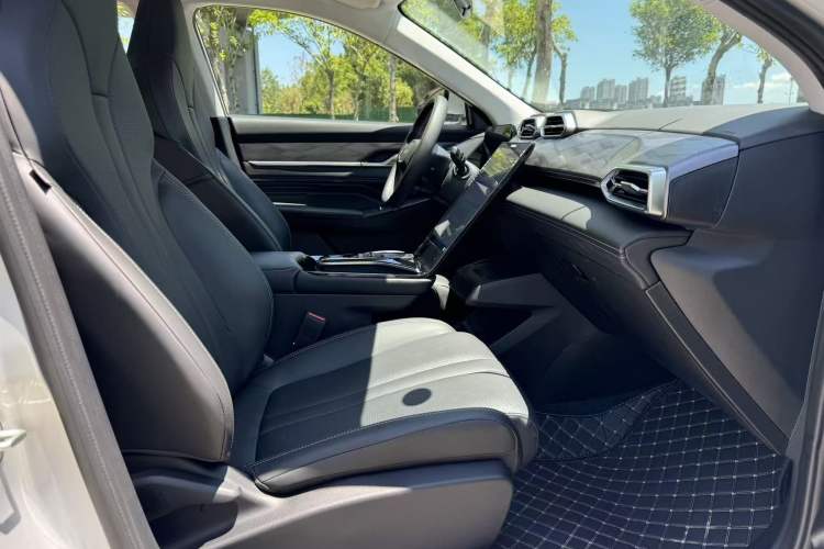 Used Dongfeng Aeolus Mage 2024 HONOR Edition DH-i 1.5T Luxury Model Right Front Seat