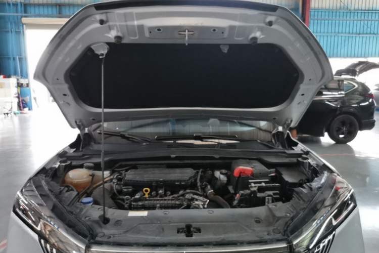 Used Dongfeng Aeolus Mage 2024 Honor Edition 1.5T Luxury Model Engine Bay
