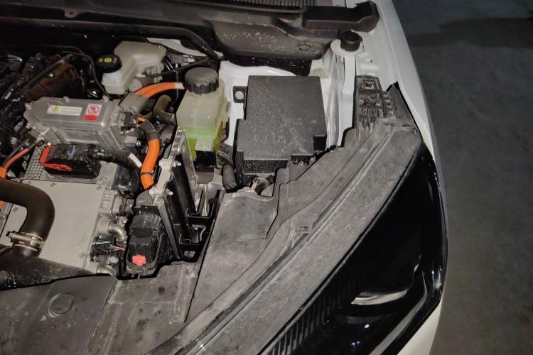 Used Dongfeng Aeolus Mage 2024 HONOR Edition DH-i 1.5T Luxury Model Engine Bay Left