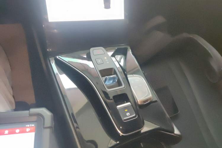 Used Dongfeng Aeolus Mage 2024 Honor Edition 1.5T Luxury Model Gear Lever
