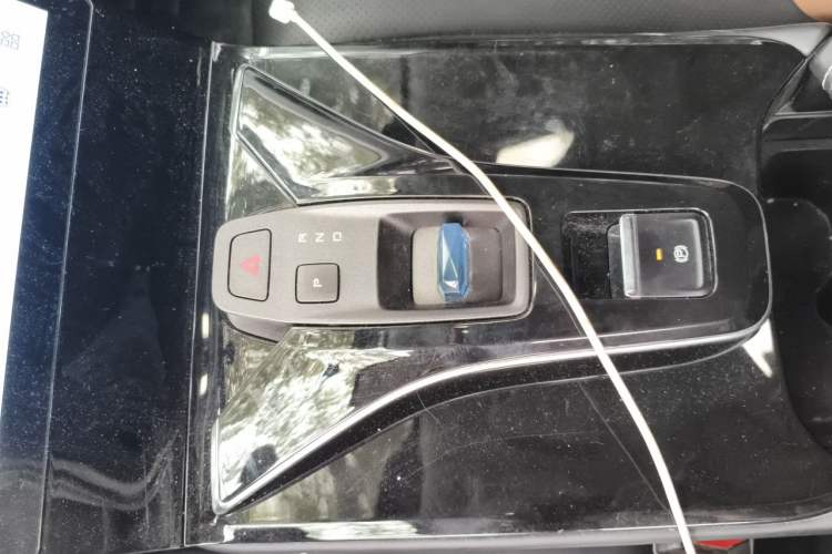 Used Dongfeng Aeolus Mage 2024 Honor Edition 1.5T Luxury Model Gear Lever
