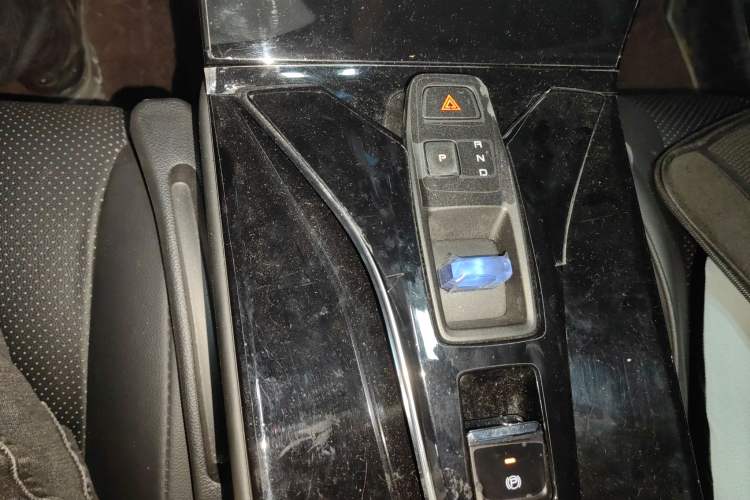 Used Dongfeng Aeolus Mage 2024 HONOR Edition DH-i 1.5T Luxury Model Gear Lever
