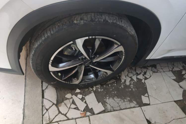 Used Dongfeng Aeolus Mage 2024 Honor Edition 1.5T Luxury Model Left Front Wheel Hub