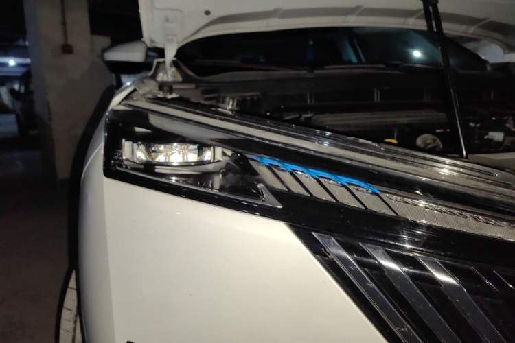Used Dongfeng Aeolus Mage 2024 HONOR Edition DH-i 1.5T Luxury Model Right Front Headlight
