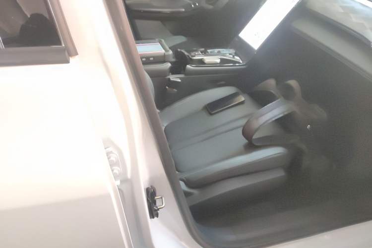 Used Dongfeng Aeolus Mage 2024 Honor Edition 1.5T Luxury Model Right Front Seat