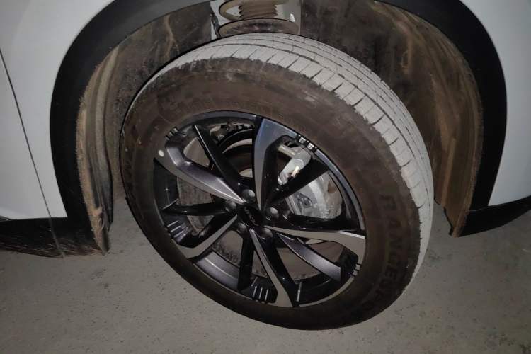 Used Dongfeng Aeolus Mage 2024 HONOR Edition DH-i 1.5T Luxury Model Right Front Wheel Hub