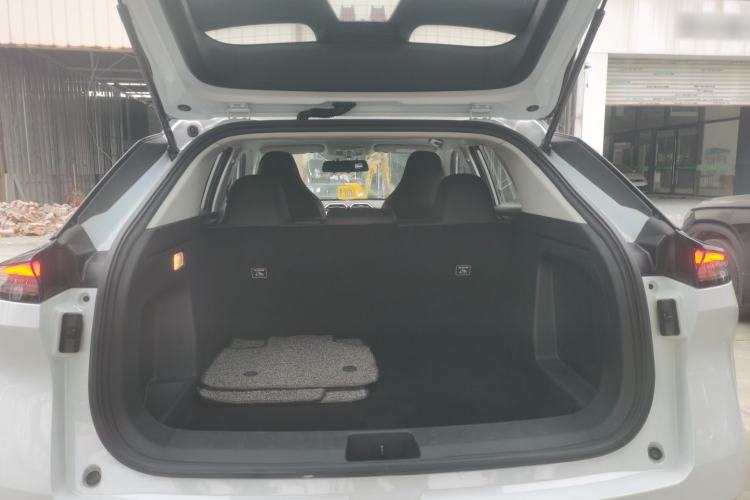 Used Dongfeng Aeolus Mage 2024 Honor Edition 1.5T Fashion Model Trunk