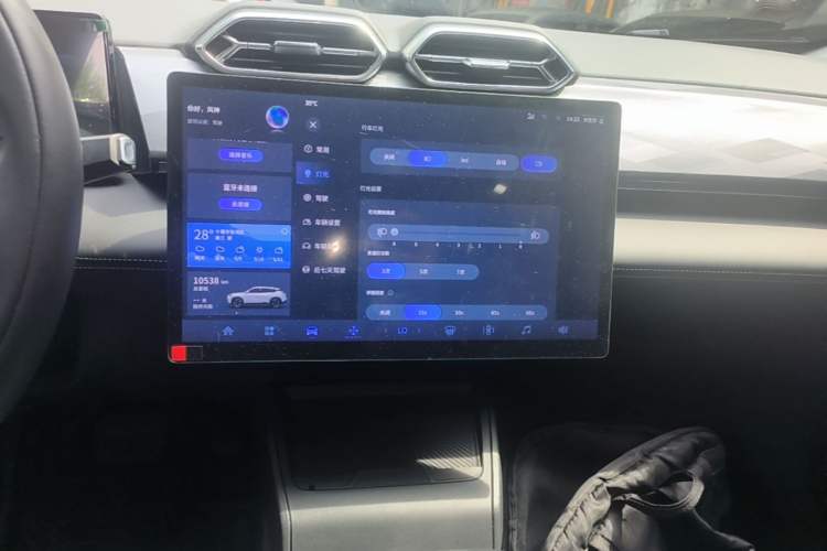 Used Dongfeng Aeolus Mage 2025 1.5T Luxury Version Audio And AC Panel