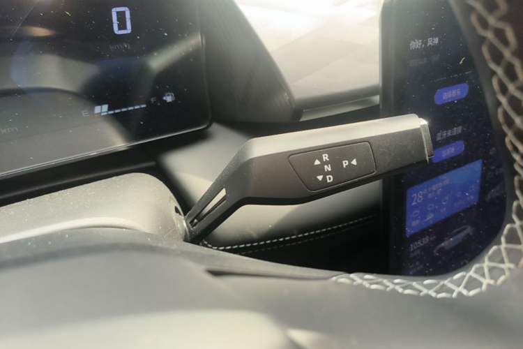 Used Dongfeng Aeolus Mage 2025 1.5T Luxury Version Gear Lever