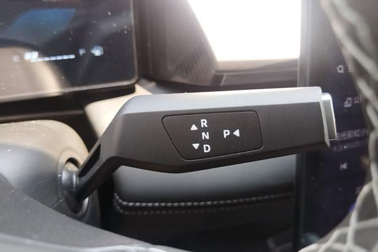 Used Dongfeng Aeolus Mage 2025 1.5T JingShang Edition Gear Lever