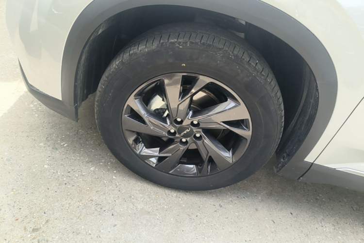 Used Dongfeng Aeolus Mage 2025 1.5T Luxury Version Left Front Wheel Hub