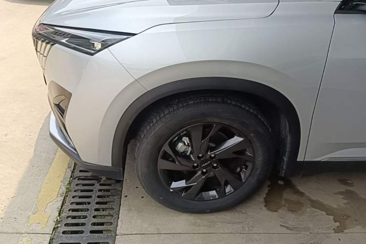 Used Dongfeng Aeolus Mage 2025 1.5T Luxury Version Left Front Wheel Hub