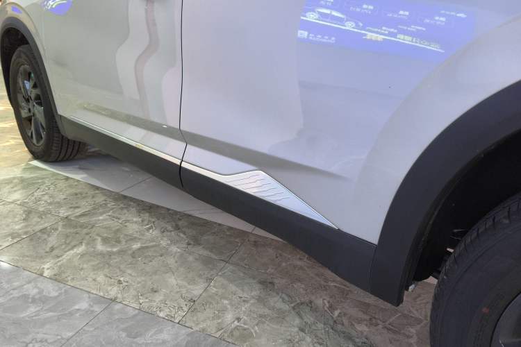 Used Dongfeng Aeolus Mage 2025 1.5T JingShang Edition Left Side Sill