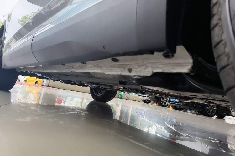 Used Dongfeng Aeolus Mage 2025 1.5T JingShang Edition Left Side Sill